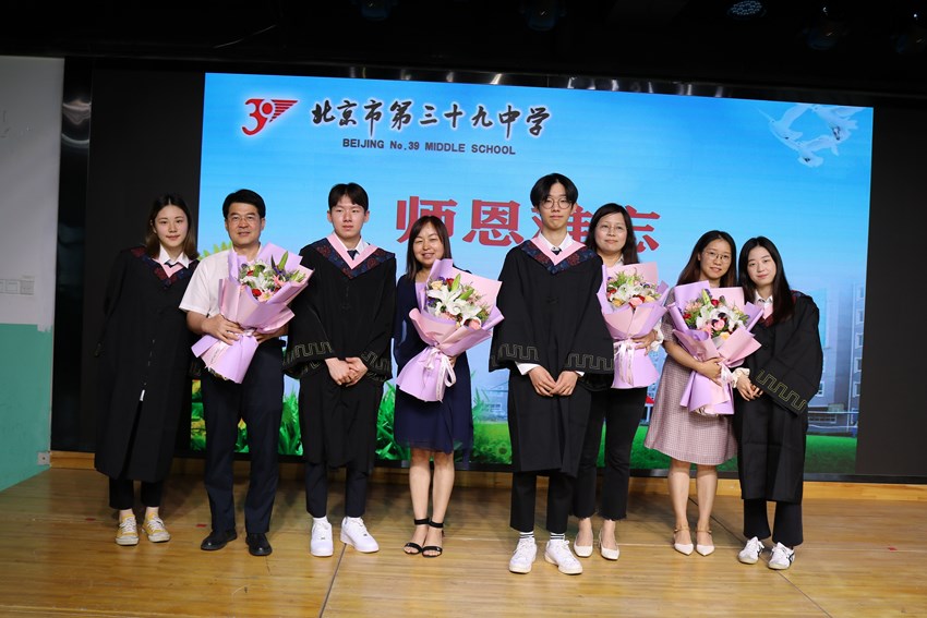 毕业班教师合影 (复制).jpg