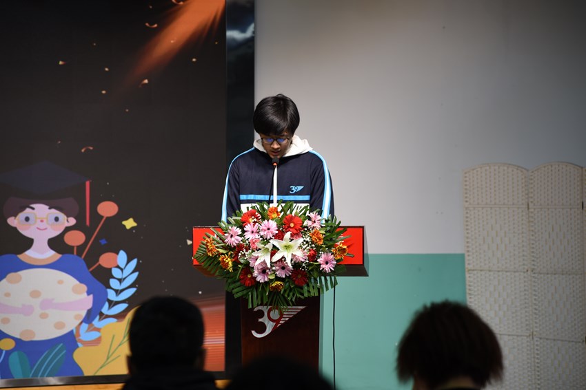 学生代表发言 (复制).JPG