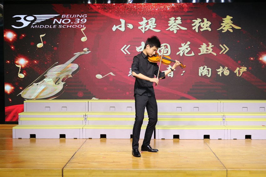 初一1班 陶柏伊 《中国花鼓》 (复制) (2).JPG